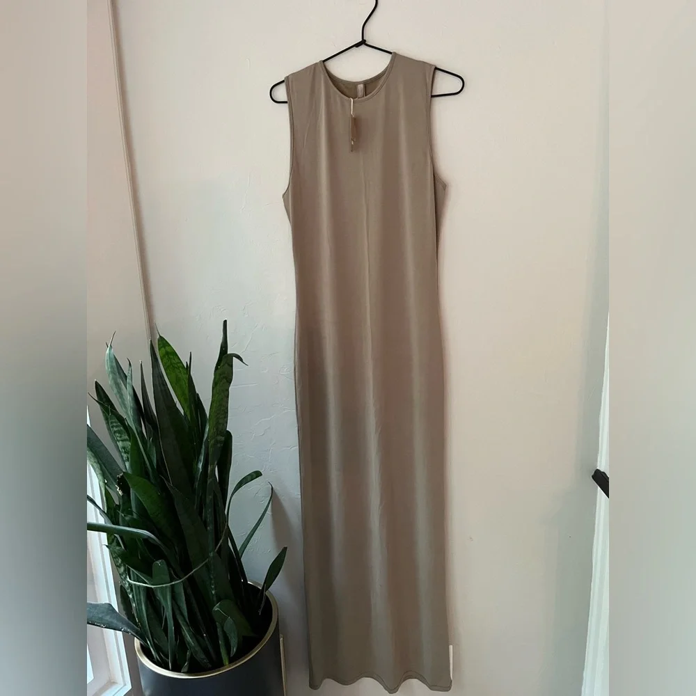 🔥SKIMS SMOOTH LOUNGE CREW NECK SLEEVELESS DRESS IN KHAKI L - Picture 3 of 4